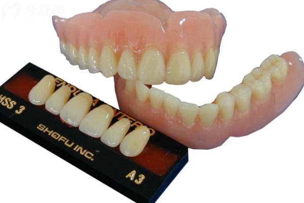 全口假牙必须把原来牙齿拔光吗？